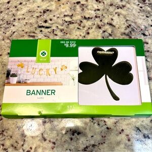 Gold “Lucky” Banner with Clover Accents – Brand New